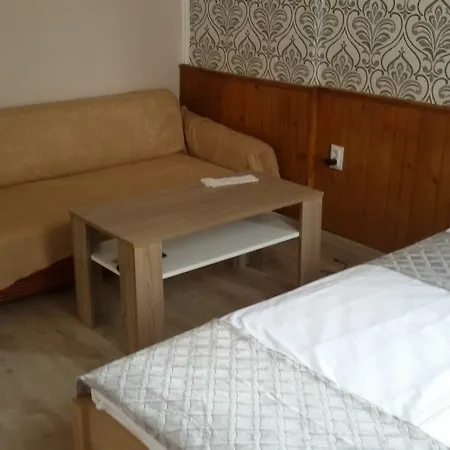 Guest Filipopol Πανσιόν *